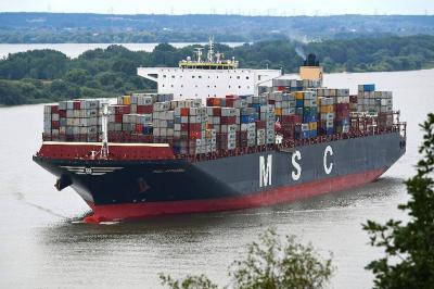 Grounding of a Ship in the Suez Canal and Deployment of Four Tugs to Address It