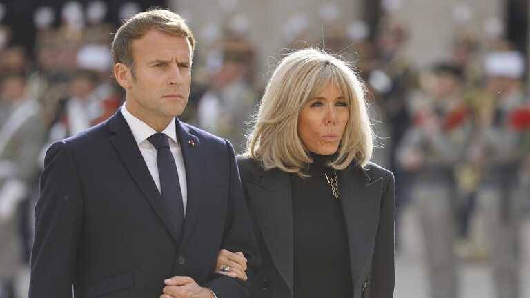 Autistic Journalist Embarrasses Macron: 