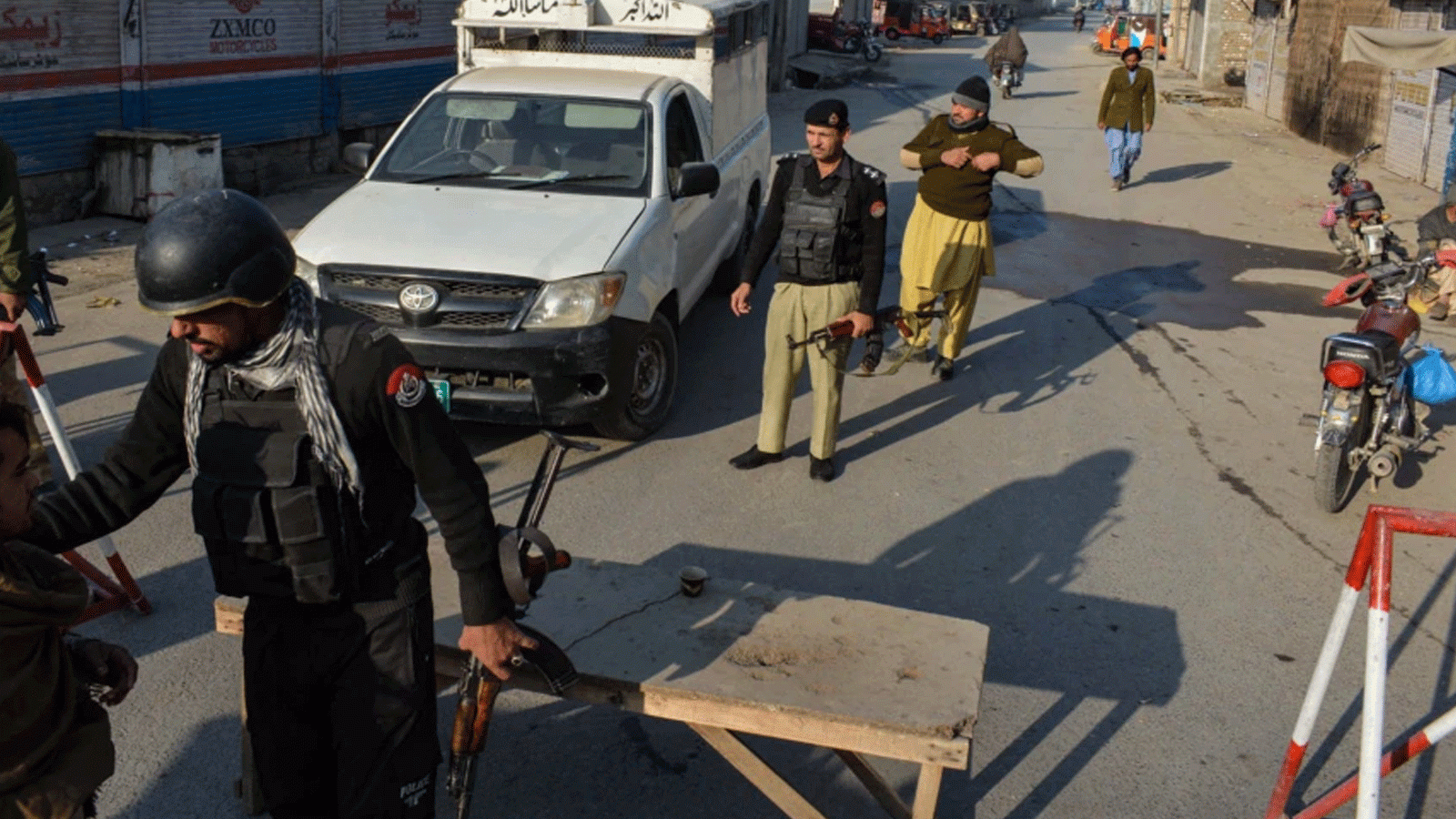 Police in Pakistan Announce the Death of 13 People Due to Explosions