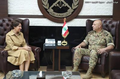 Gryo Visits Army Commander for Farewell