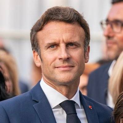 Macron Calls for Security Guarantees for Ukraine
