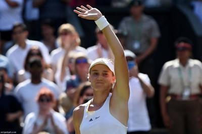 Rybakina Reaches Wimbledon Quarterfinals After Haddad Maia Withdraws in Tears Due to Injury