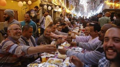 Title: Indonesian Student Enjoys the Ramadan Tables of Cairo