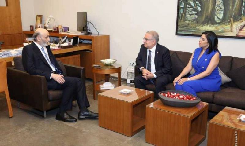 Geagea Meets Dominican Ambassador