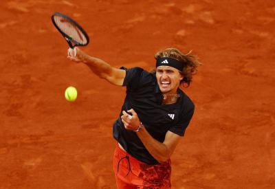 Zverev Defeats Etcheverry to Reach French Open Semifinals