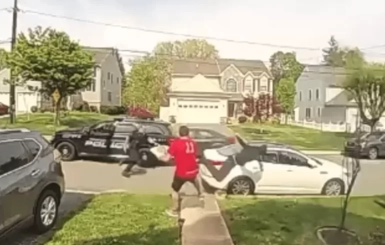 Delivery Worker Helps Capture Fleeing Thief