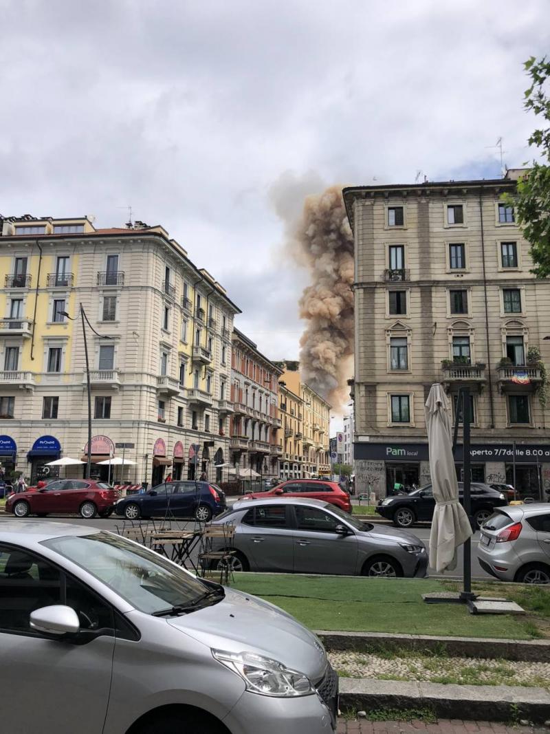 Explosion in Downtown Milan, Italy, Ignites Several Cars