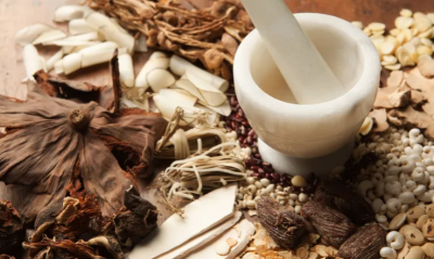 Pakistanis Training in Traditional Chinese Medicine