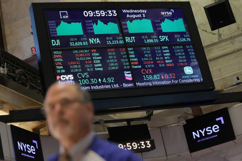 U.S. Stocks Open Higher as Bank Shares Rebound