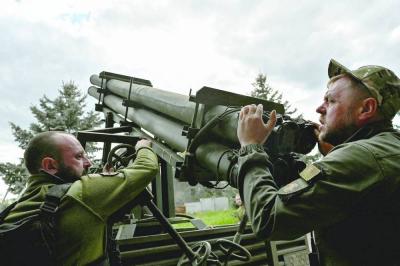 Title: Ukraine Announces Advance Near Bakhmut
