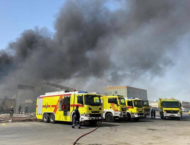 Fire in Mussafah Industrial Area.. Abu Dhabi Police Respond