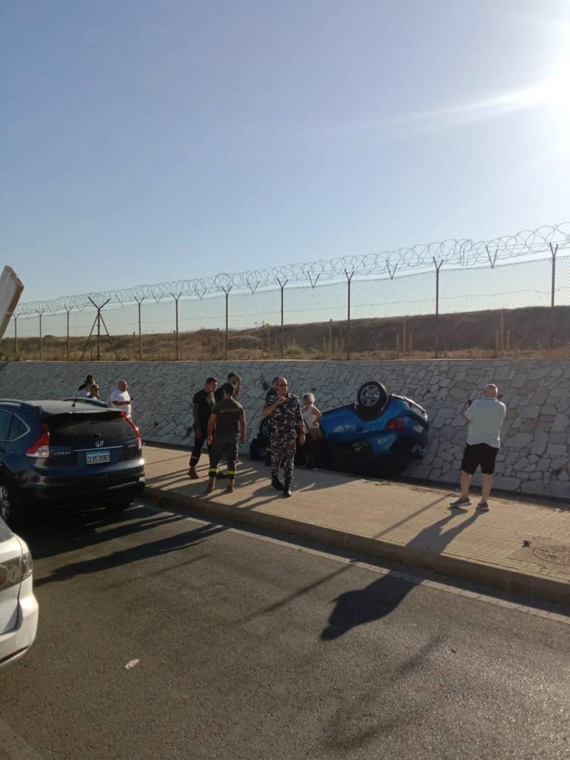 Title: Car Upside Down on Costa Brava Highway... Heavy Traffic Jam