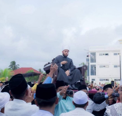Sisi's Advisor Responds to "Commotion" of Being Carried on Shoulders