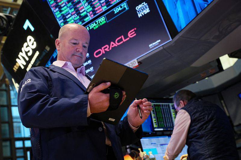 Wall Street Opens Mixed as Investors Evaluate Chances of Halting Interest Rate Hikes