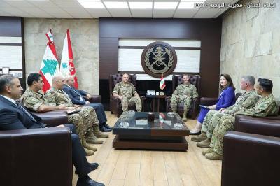 Army Commander Meets Air Force Commander of U.S. Central Command