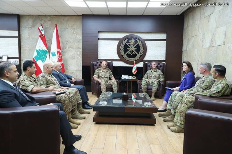 Army Commander Meets Air Force Commander of U.S. Central Command