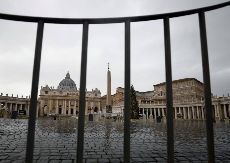 Man Stands Naked on Altar of St. Peter's Cathedral in Vatican