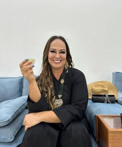Neymar's Mother in Saudi Arabia: Veil and Arabic Coffee