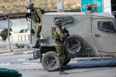 Israeli Army Arrests 23 Palestinians in the West Bank