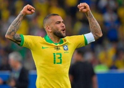 رقم مميز لـ داني ألفيس مع منتخب البرازيل
