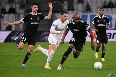 حدث نادر.. لاعب يعترف ويطالب الحكم بإلغاء الهدف