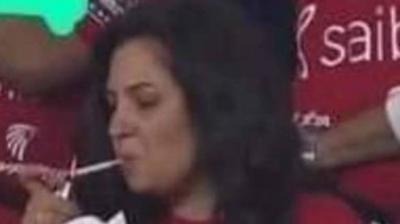 أشعلت سيجارة على مدرج المباراة .. نائبة مصرية تعلق
