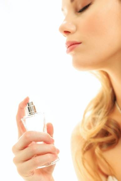 هكذا تجعل رائحة العطر تدوم طويلا