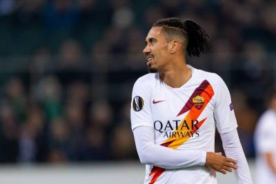 Roma Renews Defender Smalling's Contract