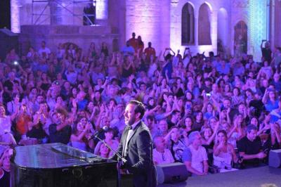 Guy Manoukian Ignites Beit Deddeh in Celebration