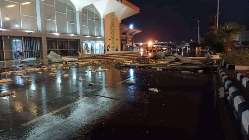 Strong Winds Smash the Facade of Aden Airport and Injure Passengers