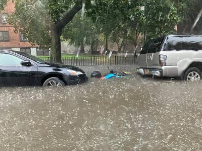 In New York... Huge Floods and Submerged Streets