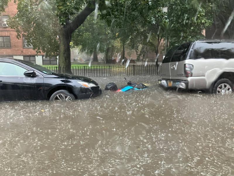 In New York... Huge Floods and Submerged Streets