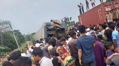 Train Collision in Bangladesh Leaves 8 Dead