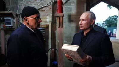 Putin Sparks Controversy by Embracing the Quran on Eid al-Adha