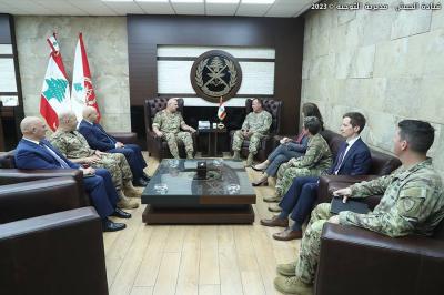 General Aoun Discusses Cooperation with U.S. Army with General Kurilla