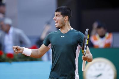 Alcaraz Dominates Opponent Chardy at Wimbledon