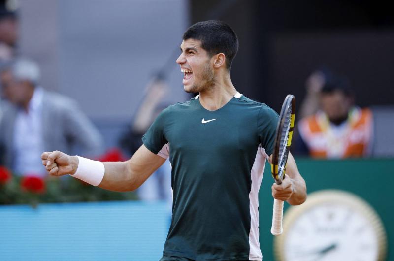 Alcaraz Dominates Opponent Chardy at Wimbledon