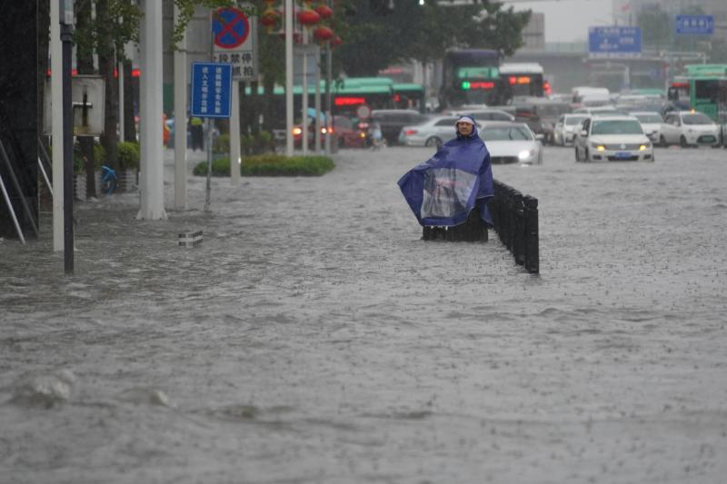 Heavy Rains Sweep Through China, Causing Road Closures