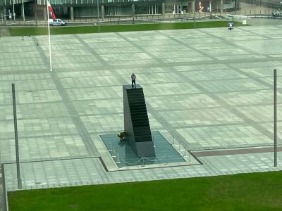 In Warsaw: Man with Bomb Threatens to Detonate Himself (Video)