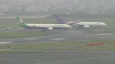 Collision Between Two Aircraft at Tokyo Airport... No Injuries