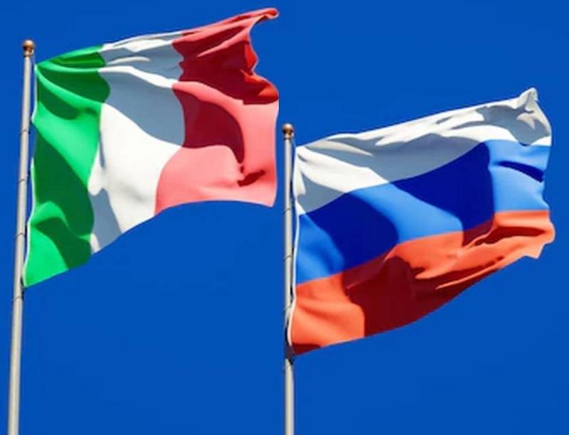 Title: Between Italy and Russia: Wanted by America, Fleeing to His Country