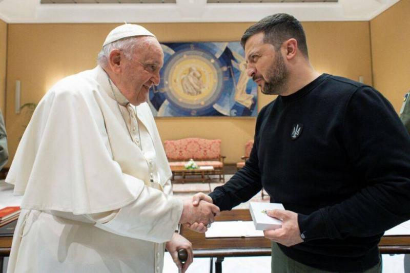 Zelensky Gifts Pope a Bulletproof Vest