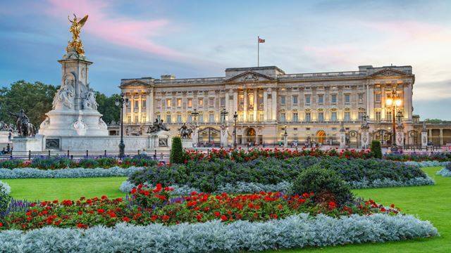 Title: Buckingham Palace Management Forced to Cut Heating Costs