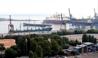 Russian Attack Destroys Infrastructure in Ukrainian Port