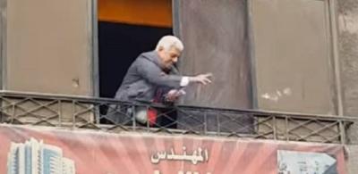 Video - Engineer Throws Eid Al-Fitr Gifts from Balcony