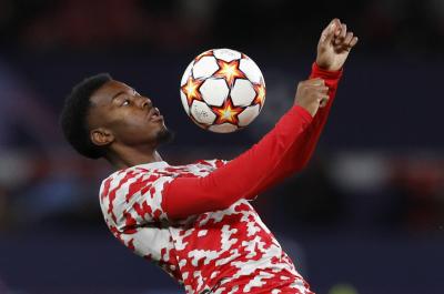 "Forest" Signs Swedish Elanga