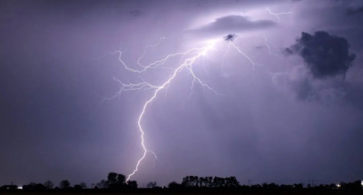 Strong Lightning Strikes Nablus (Video)