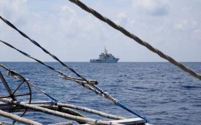 Philippines Removes Barriers in South China Sea