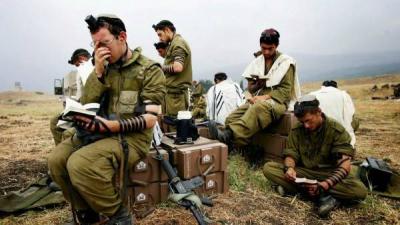 Military Doctors to Israeli Defense Minister: "We Will Not Serve a Dictatorship"