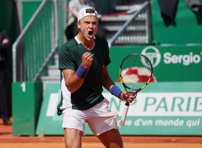 Danish Rune Advances to Third Round at Wimbledon
